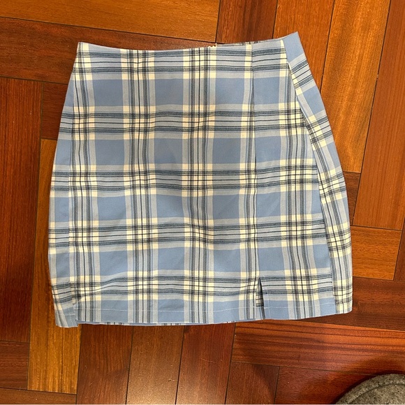 Brandy Melville Plaid Cara Skirt - Picture 2 of 4